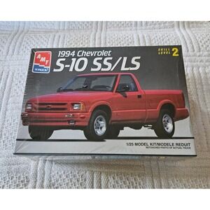 AMT Ertl #8964 1:25 Scale 1994 Chevrolet S-10 SS/LS Pickup Plastic Kit Sealed